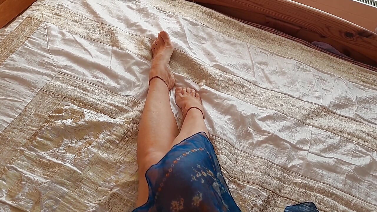 Beautiful mature legs posing and blowjob facial