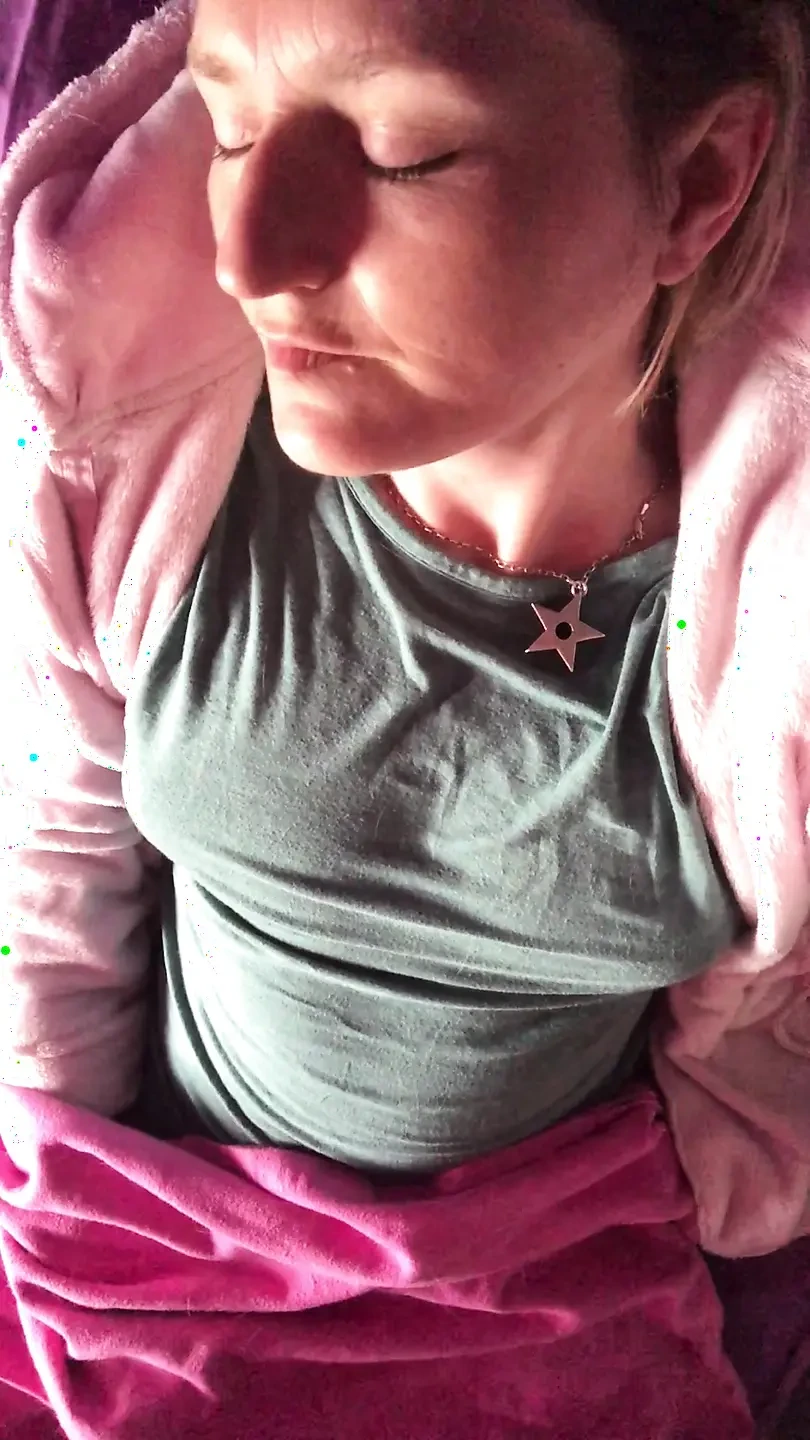 Perving on Curvyteenqueen on Fet makes me so fucking horny