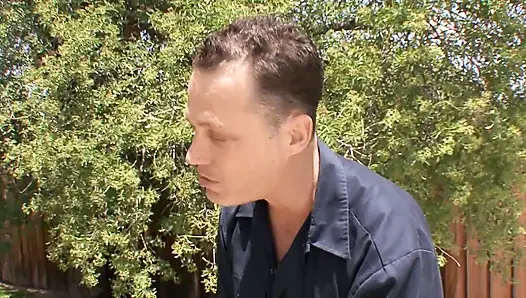 Aldatılan adam güzel genç esmer kadını gerçek bir adamla sürtük olarak yakalıyor