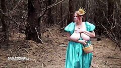 Anal-Prinzessin mit massiven Titten, von einem falschen Holzfäller gefickt
