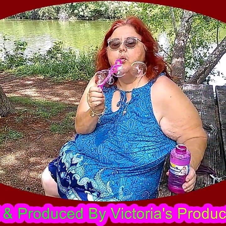 Spring Time I Love to Blow Bubbles in the Park for You!