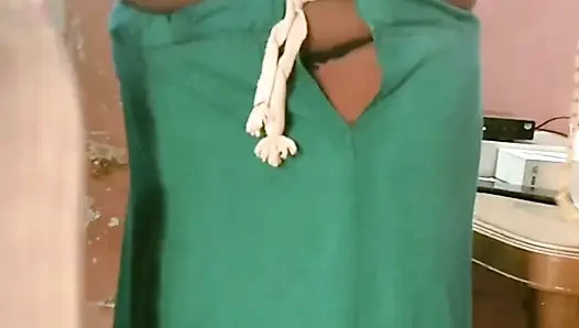 Desi tamilische freche ehefrau Renu petticoat blouse saree neckt für ehemanns freund! Indianhotwifex
