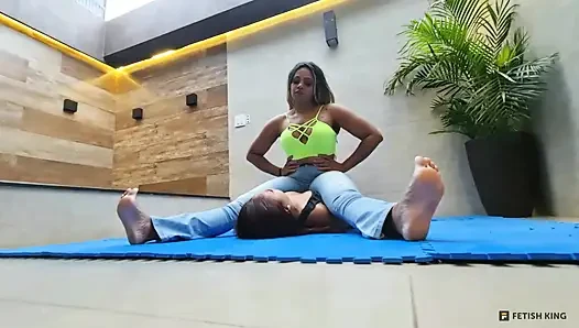 Chest Sitting - Strong Legs and Muscles Lebian Fight Girls