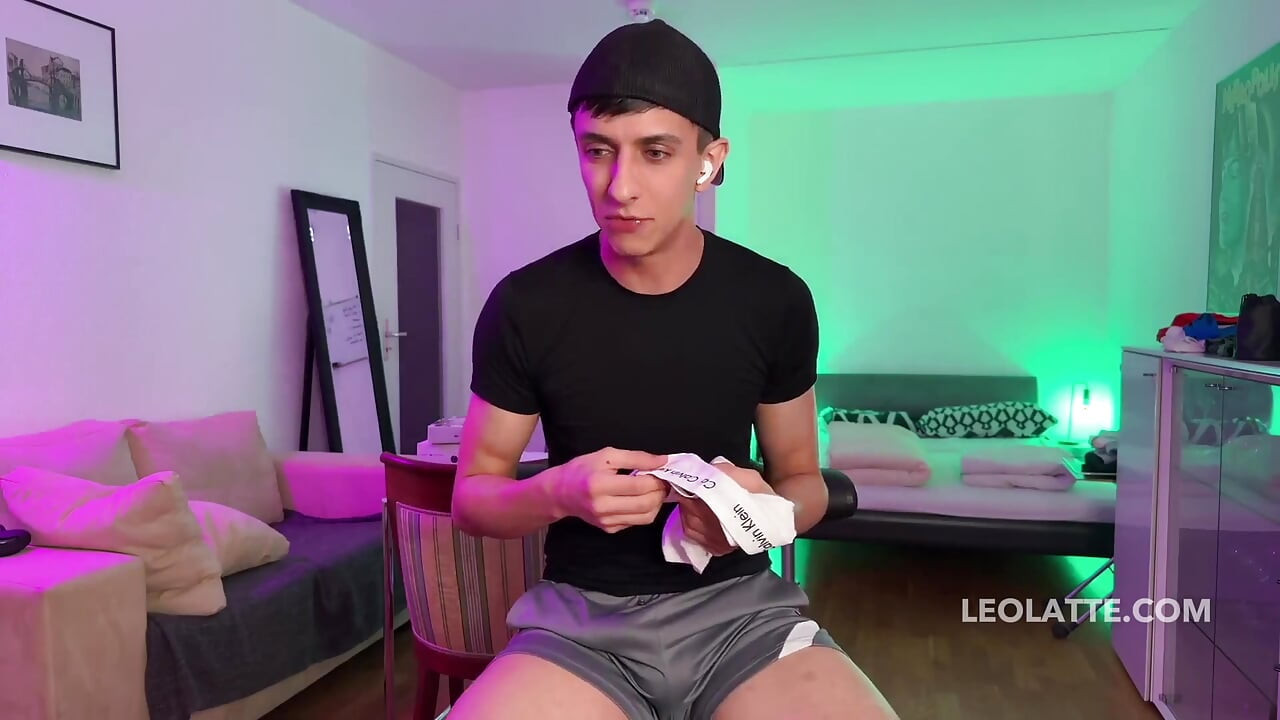 Leo Latte Almost 2-hour Livestream - Teasing, Stripping & Underwear Show