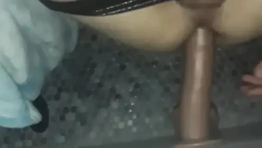 Islak azgın deliğimi iki yarakla birden sikiyorum.