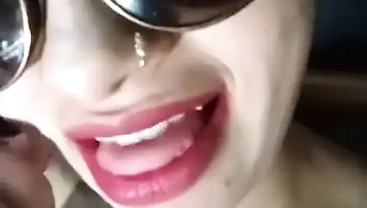 Mavin si istri hot india lagi pamer memek di depan kamera