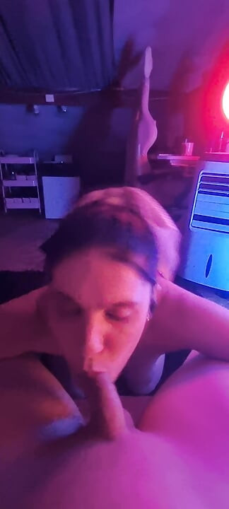Eine milf, die so heiÃŸ macht, wie man die hitze macht