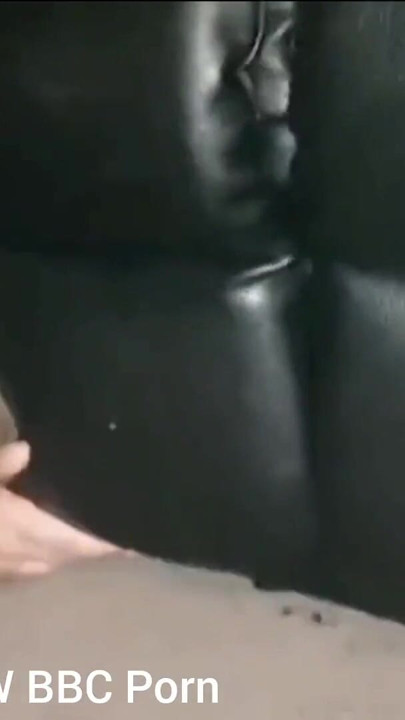 דופק הודית שמנה כוס ורוד רטוב בסגנון דוגי סטייל גומר חזק | קליפ 1