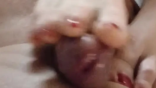 Kelly melakukan footjob teknis membawa kontol Dominik ke orgasme muncrat.