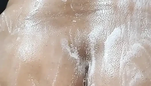 Desi Mallu Stepsister Full nude Showering