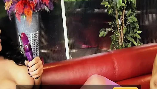 Лесбийская Strippers_Scene_3_Couple сладострастных лесбиянок-брюнеток с двойным дилдо в офисе