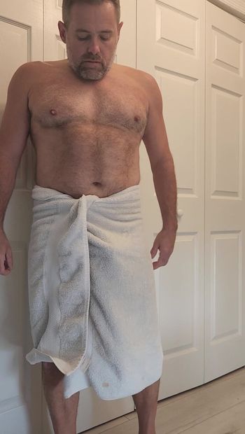 Daddy drops his towel!
