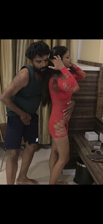 Pati ke lund par uchal kar chudti patni ki Indian Porn