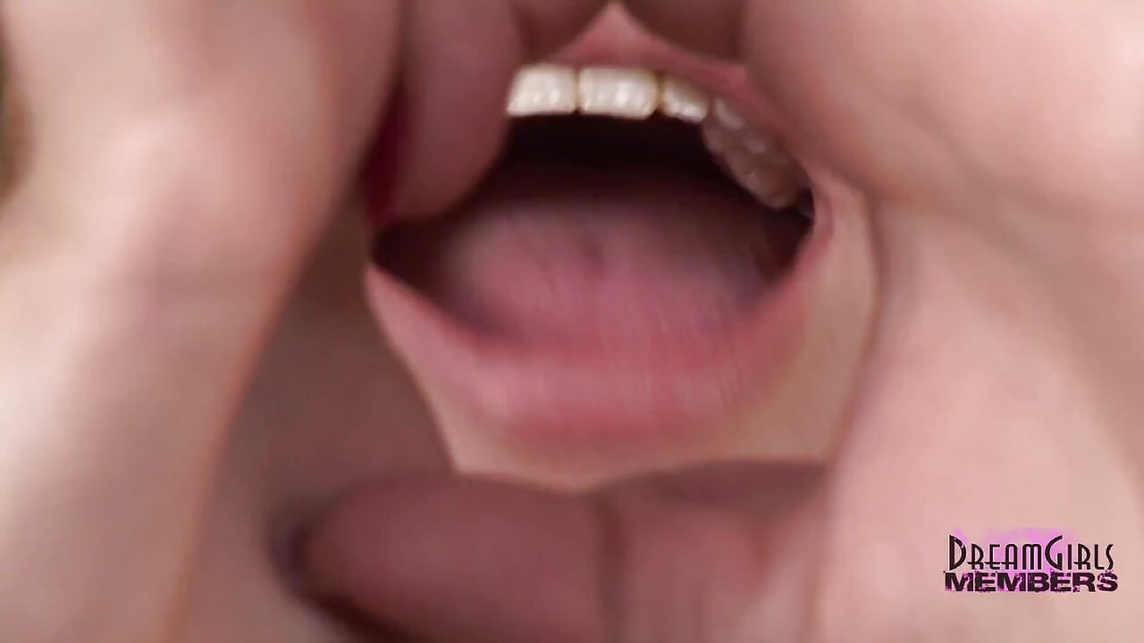 热辣熟女卡梅琳裸体并讲述热辣的性爱故事