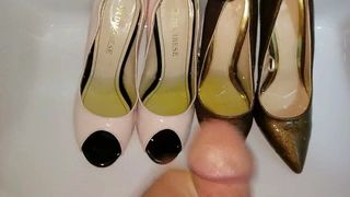 Pissing and cumming onto some lovely highheels