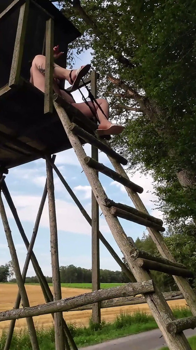 Xxl Pissing From Above in the Forest