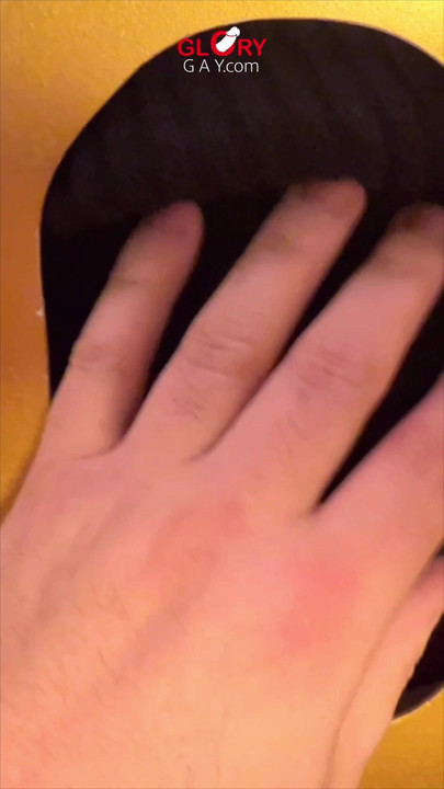 クッキー&クリーム - グローリーホールで18歳になったばかり:夢のペニスが緊張してピクピク動く - そしてクッキーの射精が私を虜にする