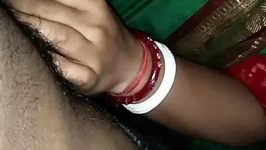 Istri desi mengisap dan krim mulut