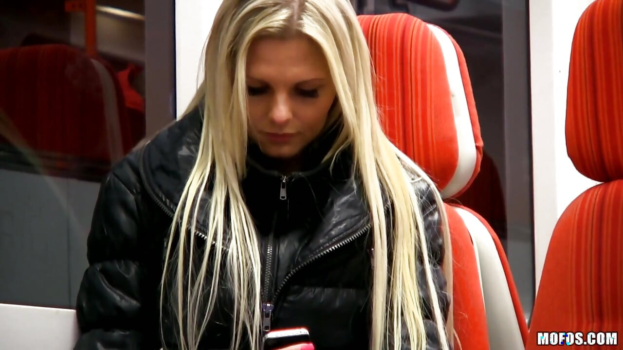 Public Pickups - Big Tit Czech Mia Angel Spreads Legs & Gets Pussy Smashed by Martin for a Quick Mony