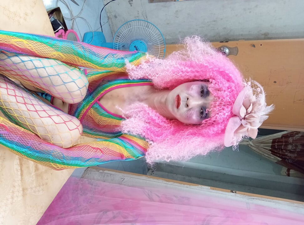 Transgender Le wears sexy clothes and plays cups of sex. Artificial cans