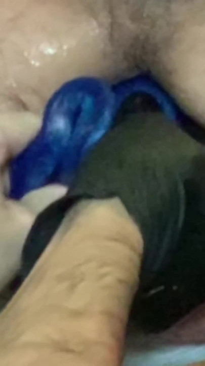 Powerful moment from "Great fisting session with Fire281.  Good opening, depth, fun with PigHole FF and a good view inside,"