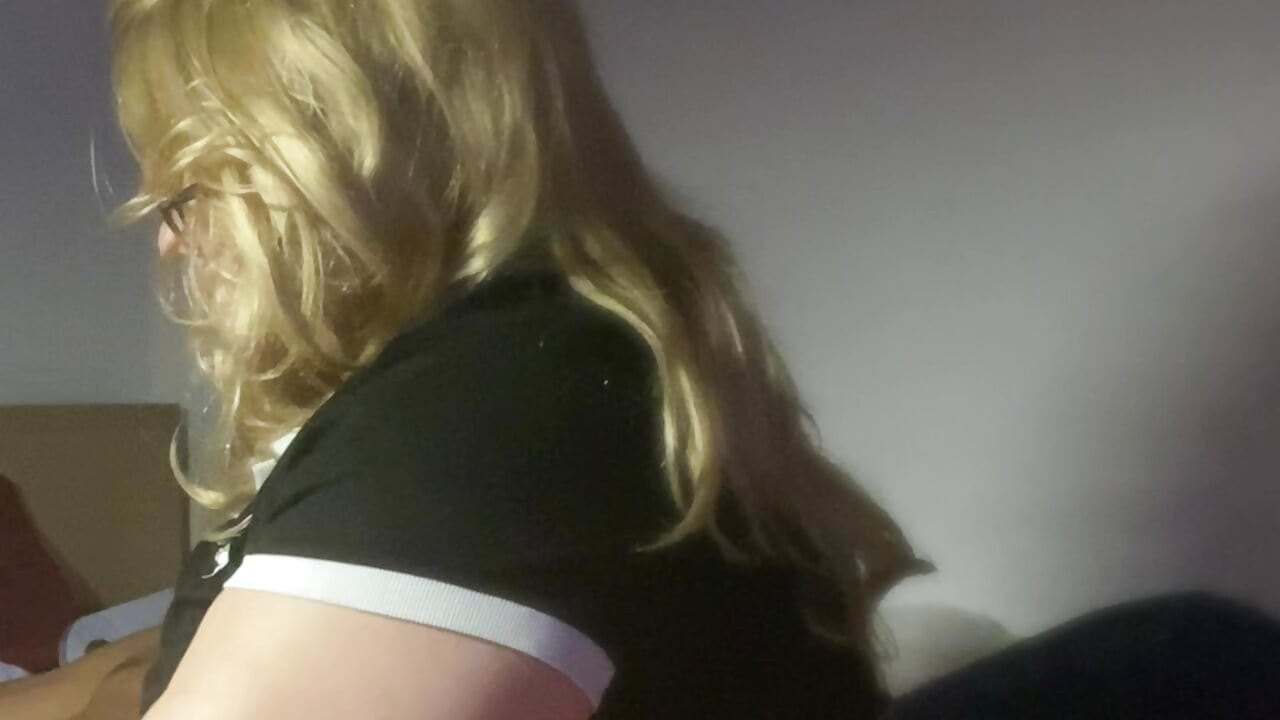 bunica blondă senzuală stoarce bilele BBC de o încărcătură uriașă de spermă când nu e nimeni acasă