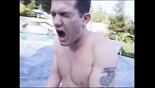 Blondes teen gibt einen leckeren blowjob im freien