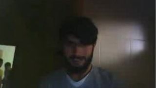 Divers mecs hétérosexuels pieds sur webcam