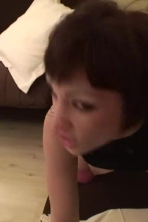 Con điếm vú to bị lạm dụng mạnh