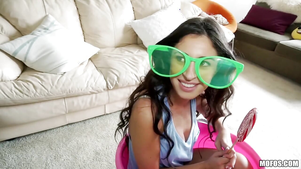 Dont Break Me - Deepthroating Latina Makes It Fit