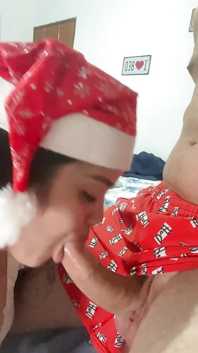 Debora teases Wellington between white lace and her deep Christmas blowjob