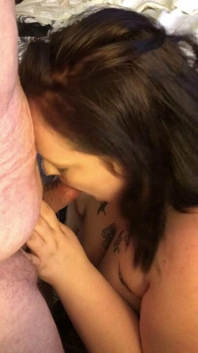 Young Dumb and Sucking on her Knees 2