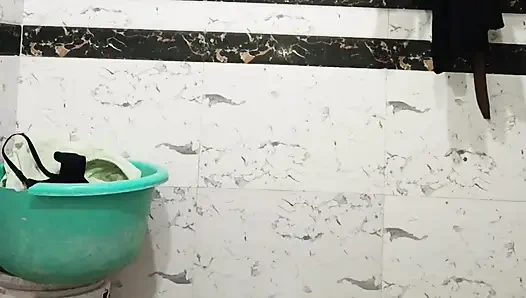 Priya Bhabi漂亮的身体表演