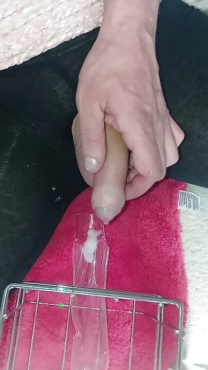 49 squirts for a huge sperm donor