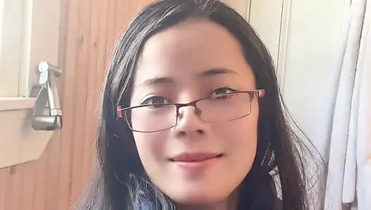 Hana Wechsel Von Nake Sexy, Um Hässliches Dess Zu Tragen