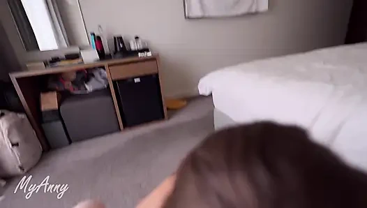 Mächtiger explosiver orgasmus - sie hatte nicht erwartet, dass ich eine ganze woche lang nicht gekommen war, beschloss meine stiefschwester, zu überprüfen, wie viel da war