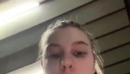 Extreme Squirting in the public gym with jucielussie