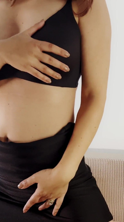 Mãos em todo o meu corpo e você na minha mente