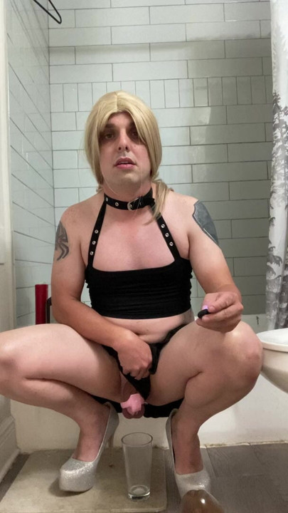Sissy piss drinking training