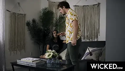 WICKED - интенсивный трах горячей грудастой крошки-брюнетки в финале