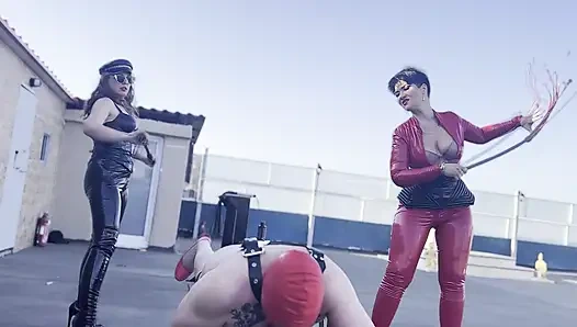 400 плетей для зафиксированной сисси-сучки