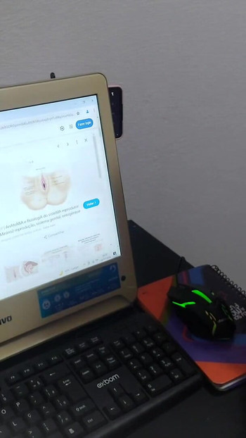 Kultni trenutak s "Sata anatomije i drkanje, seks s MILF maćehom s prirodnim sisama"