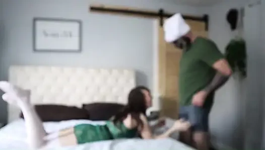 Падчерица занимается сексом с отчимом в маске, часть 1 - это был не мой бойфренд