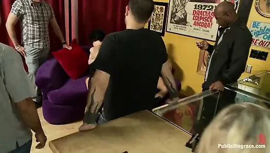 Anal pertama, fisting pertama, bertato seumur hidup!!!