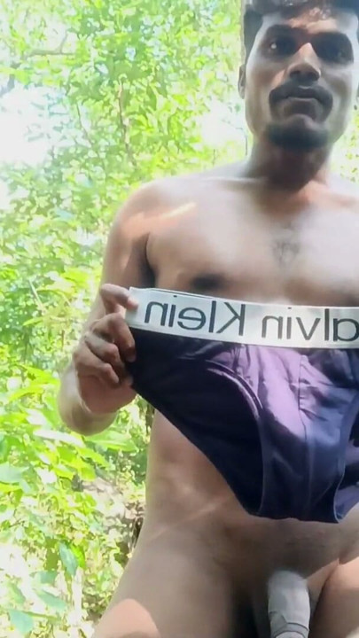 Chàng trai Ấn Độ nóng bỏng Desiboy Jordiweek phiêu lưu trong rừng với quần lót ngắn gợi cảm phần 1 | Đoạn 1