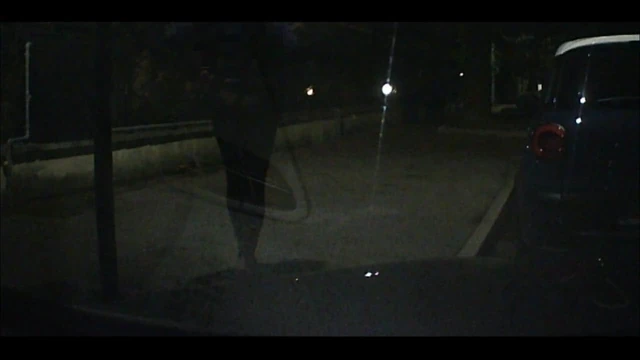 Ancora a fare la puttana in strada.