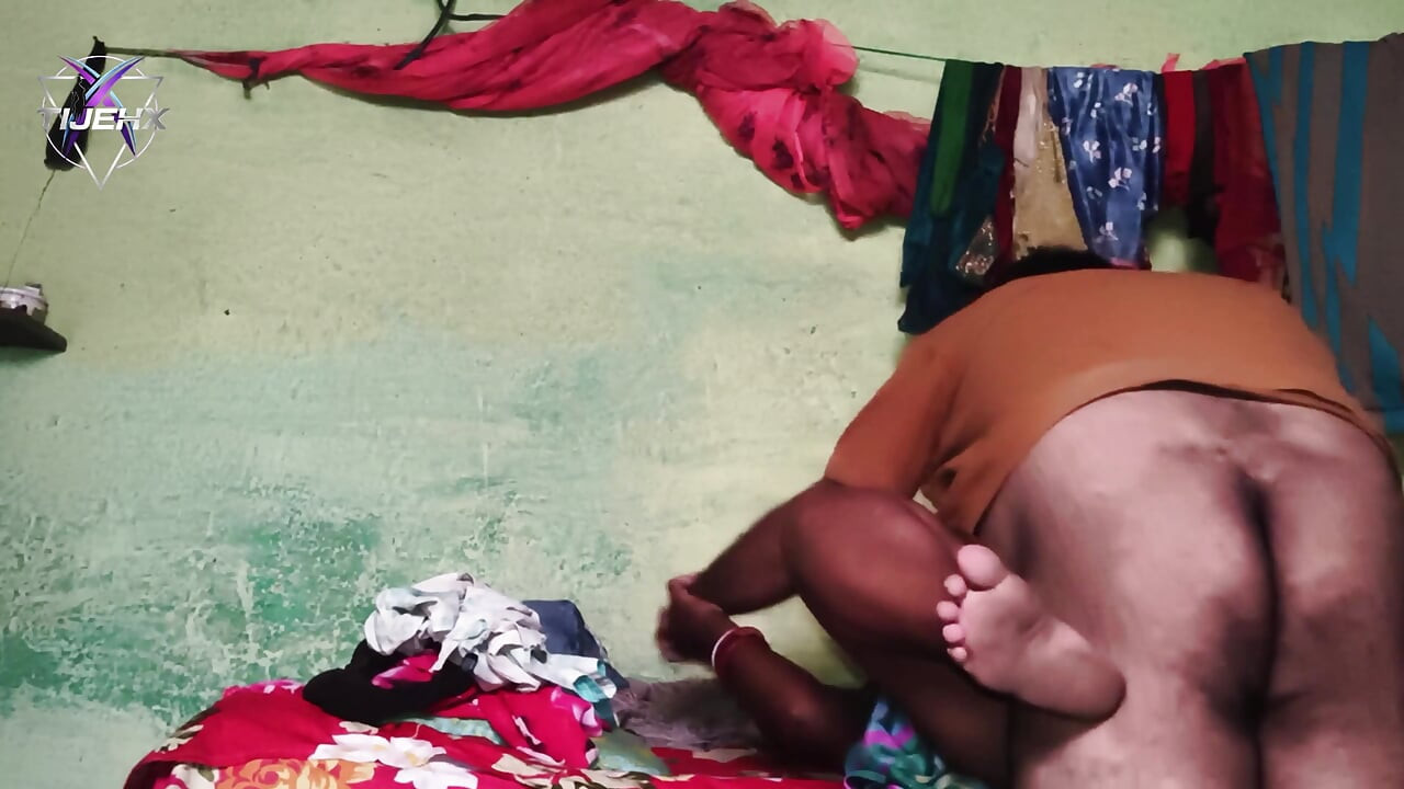 Lamió y folló duro el culo y el coño de mi criada india