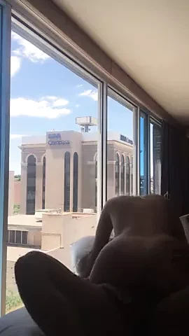Slut pleases guy in hotel room