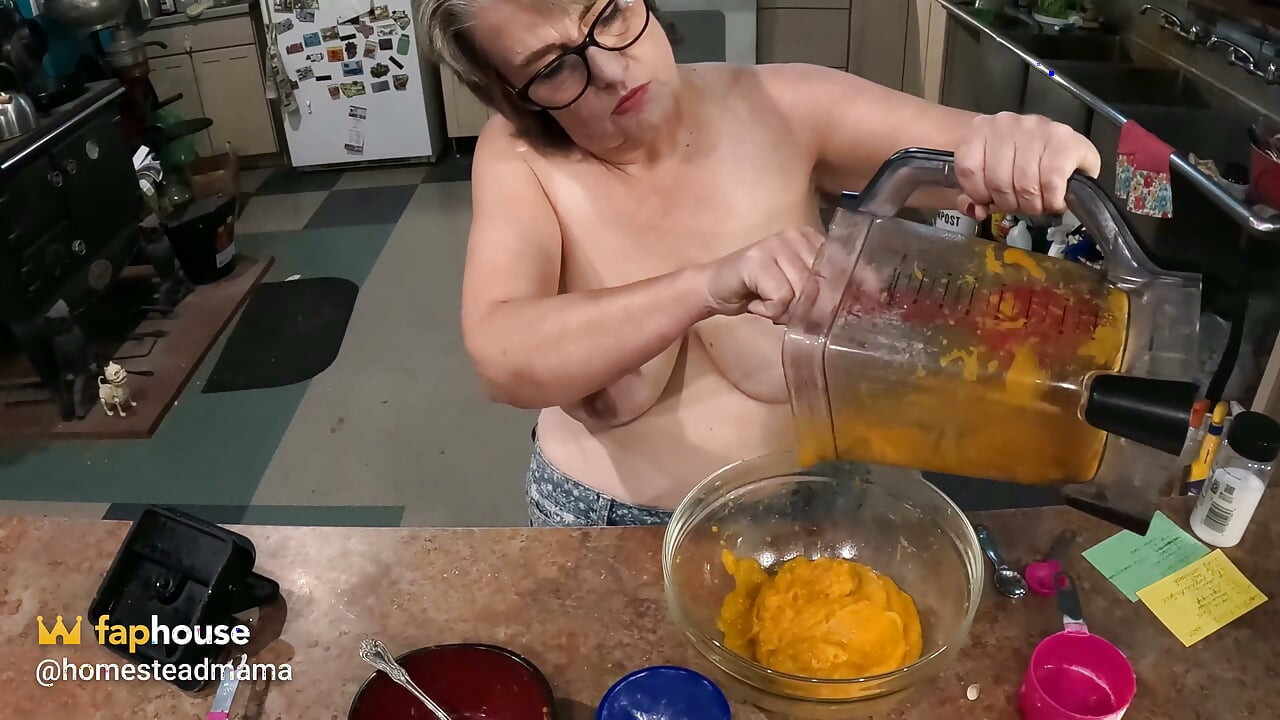 Cheryl nấu bánh bí ngô