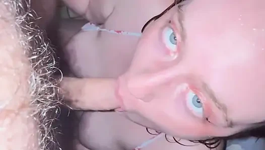 Whirlpool, blowjob und sperma auf titten